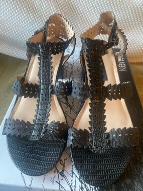 Kensie Hepburn T-Strap Ankle strap block heel Sandals textured vegan leather.